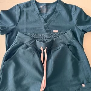 FIGs scrub set- Caribbean Blue